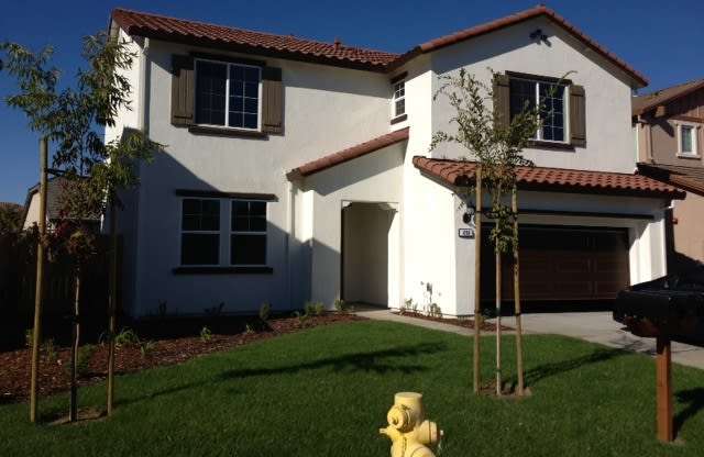 STUNNING 5 BEDROOM, 3 BATHROOM HOME WITH UPDATED KITCHEN AND BATHS! STAINLESS APPLIANCES AND GRANITE COUNTERS! GUEST BEDROOM AND BATHROOM DOWNSTAIRS!