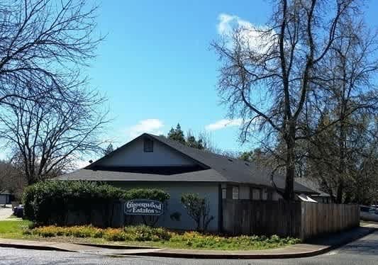 Huge Three Bedroom Townhouse with Garage and Backyard!