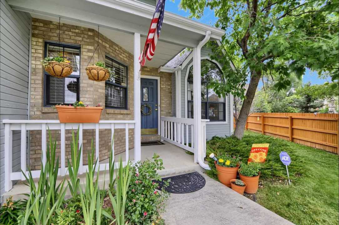 2 Story Home for Rent in the Briargate Area