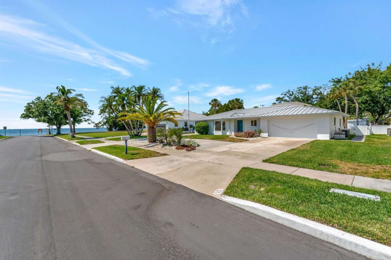 Stunning Sarasota Bay View - 3 Bedroom Home