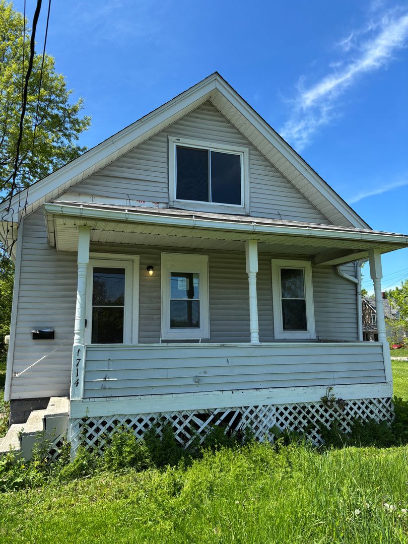 SECTION 8 and EDEN Accepted!! Newly Renovated 3br 2-Story House!