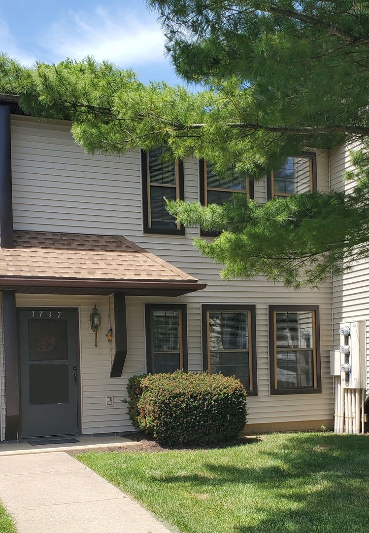 Townhome in Quiet Neighborhood