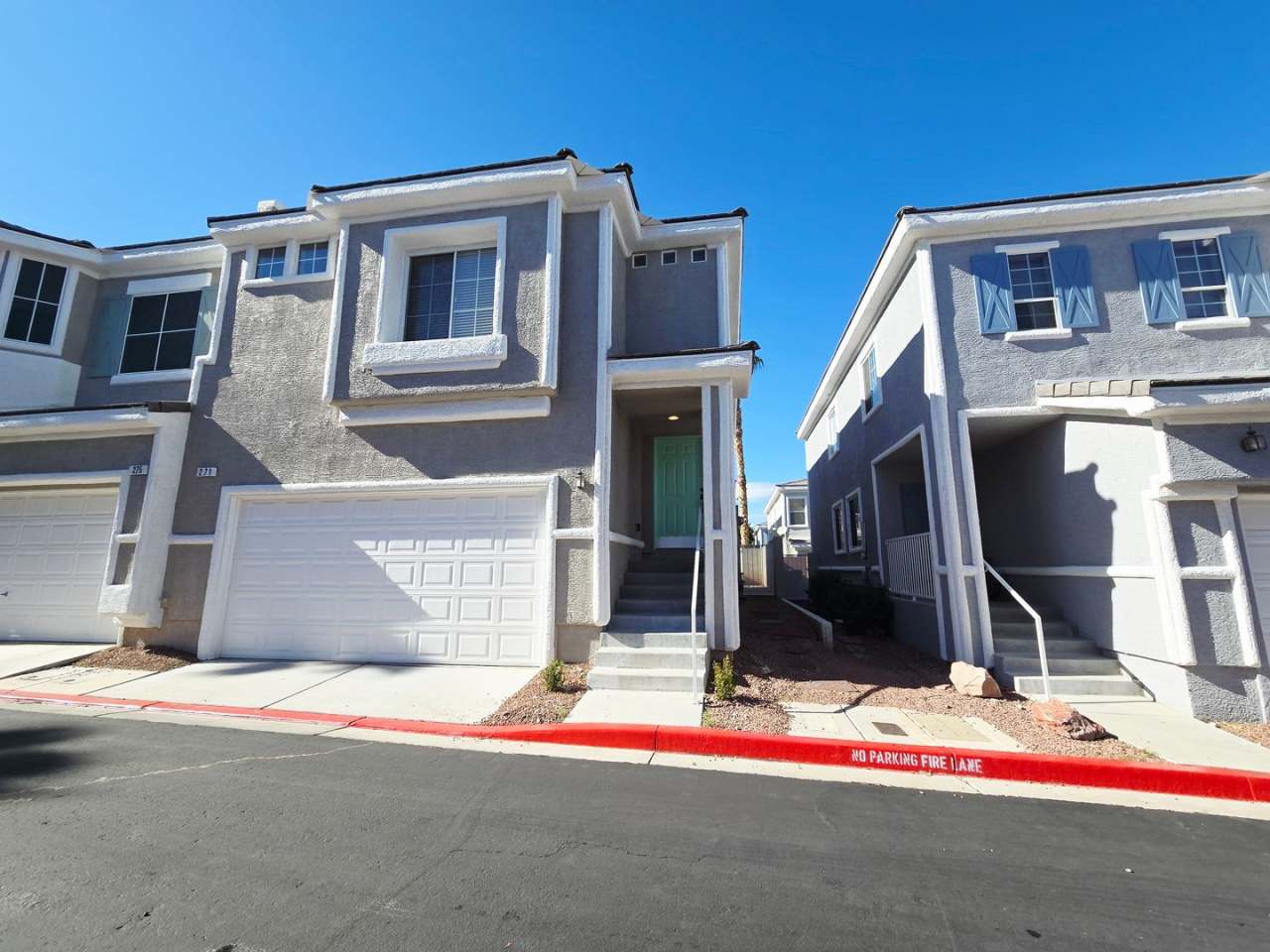 3 BEDROOM  2.5 BATH TOWNHOME LOCATED IN GREEN VALLEY HENDERSON