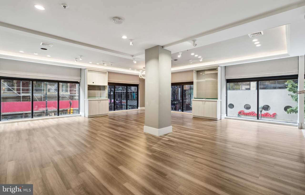 1737-39 CHESTNUT Street unit: 200