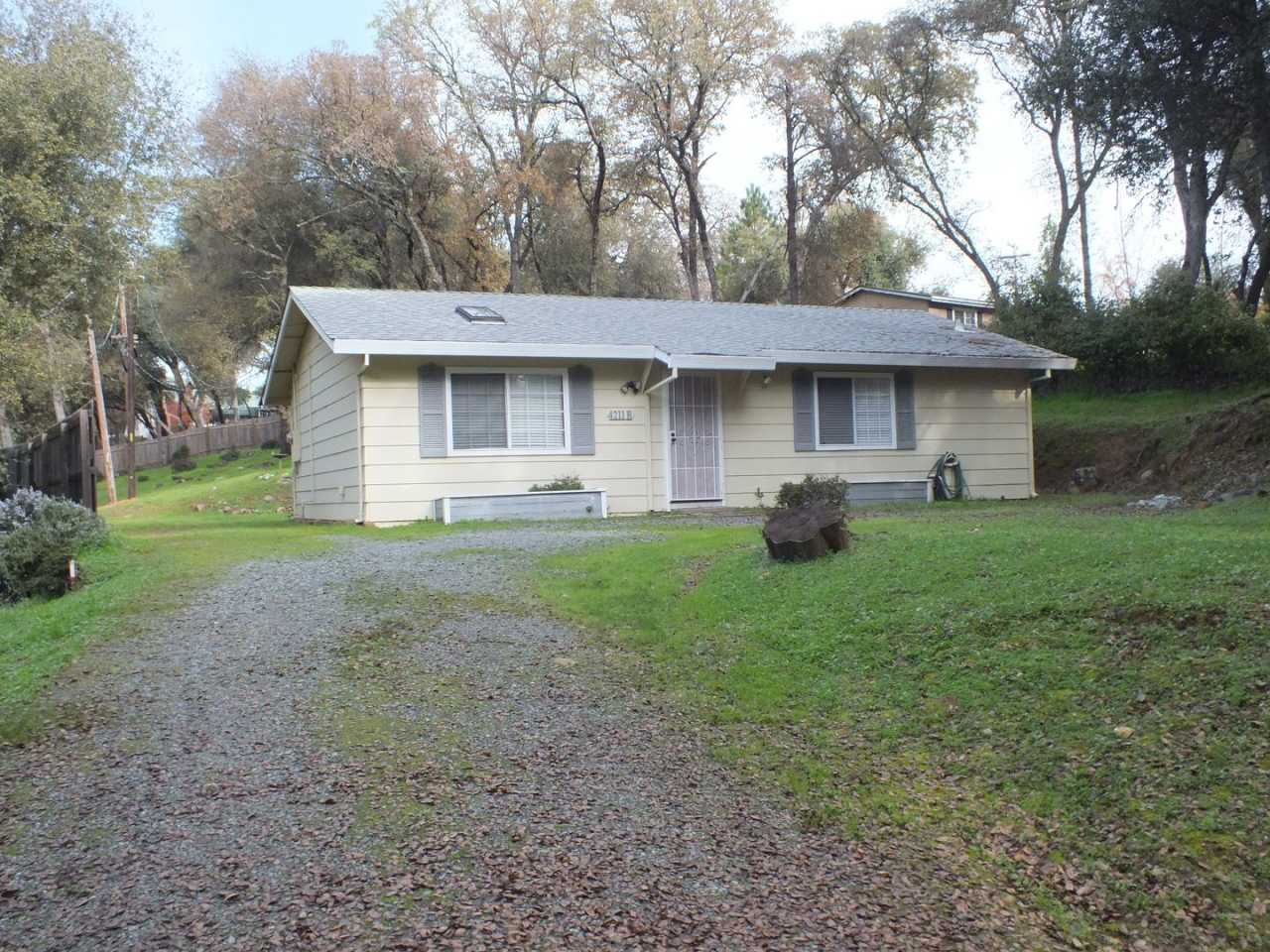 2/1 1200 sf Rescue retreat - water included!