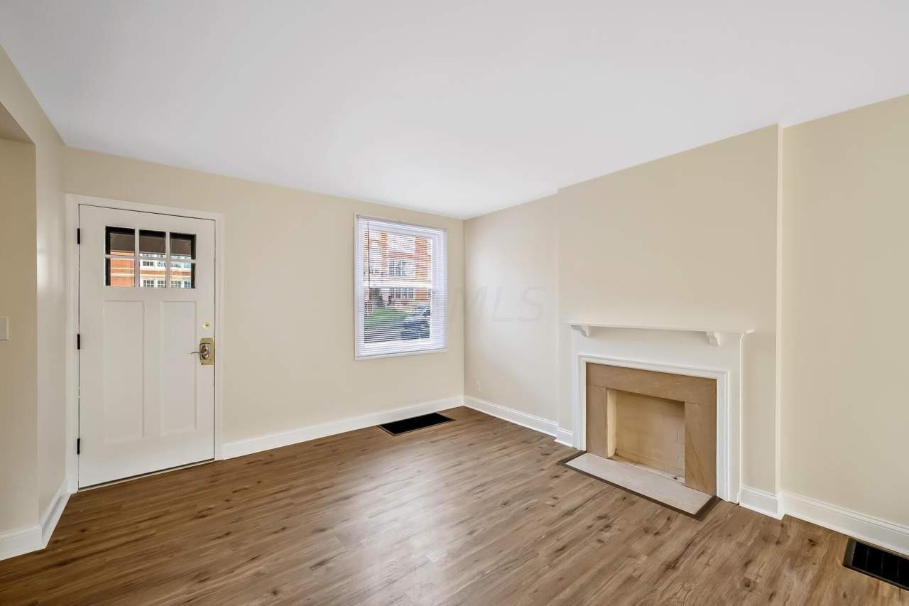 109 E Arcadia Avenue