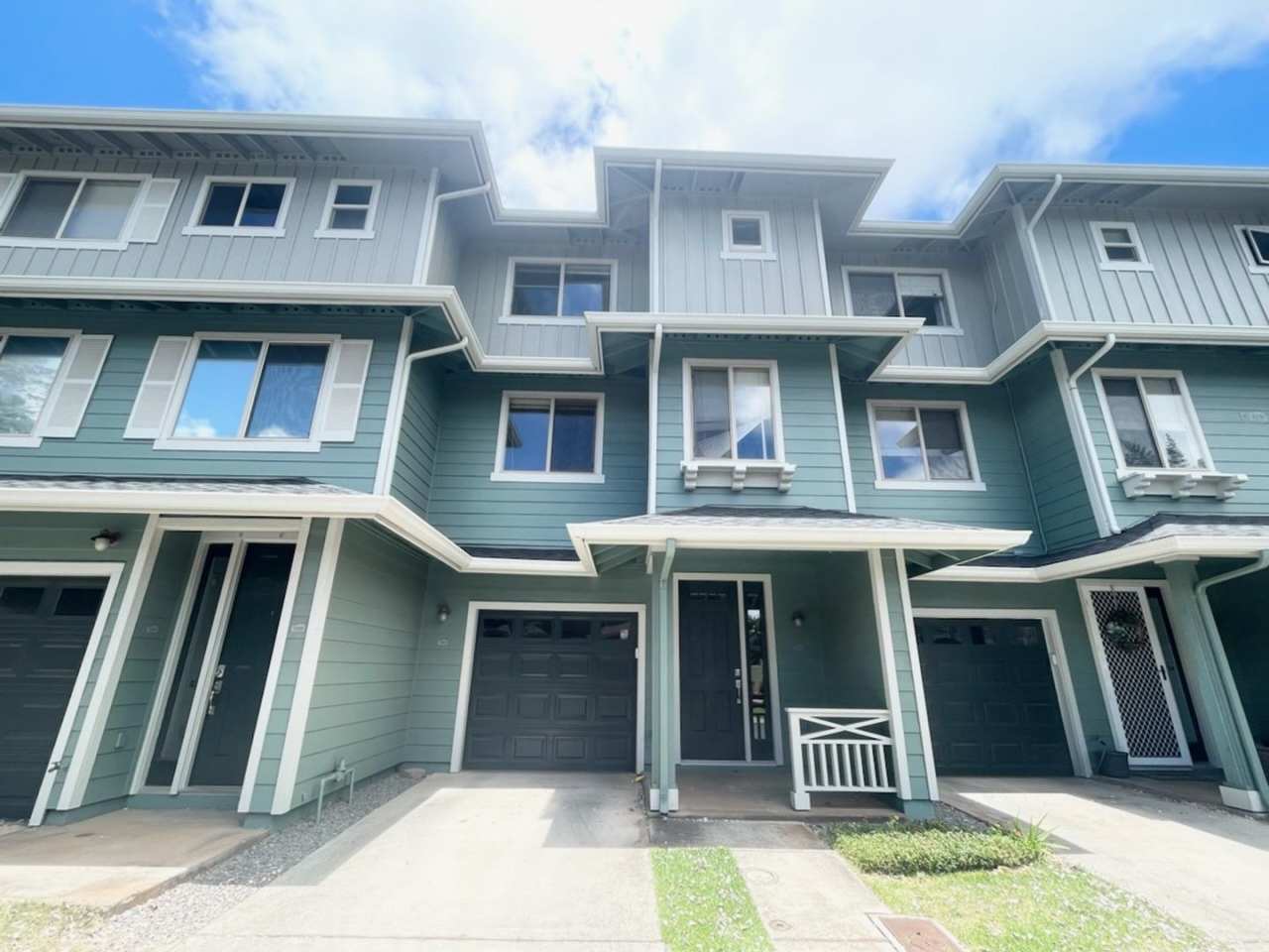 3 Bed/2.5 Bath Townhome with Garage at Kai Nani in Makakilo