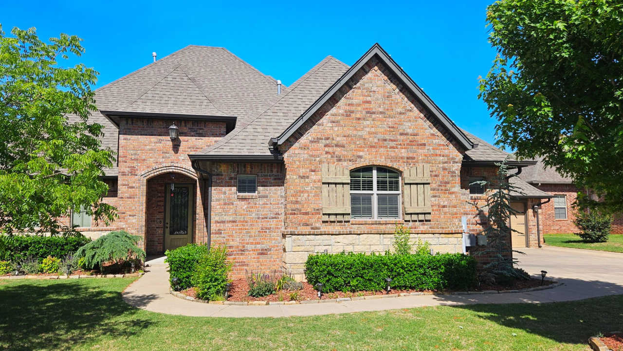 Stunning Huge 4 Bedroom in Gated Community