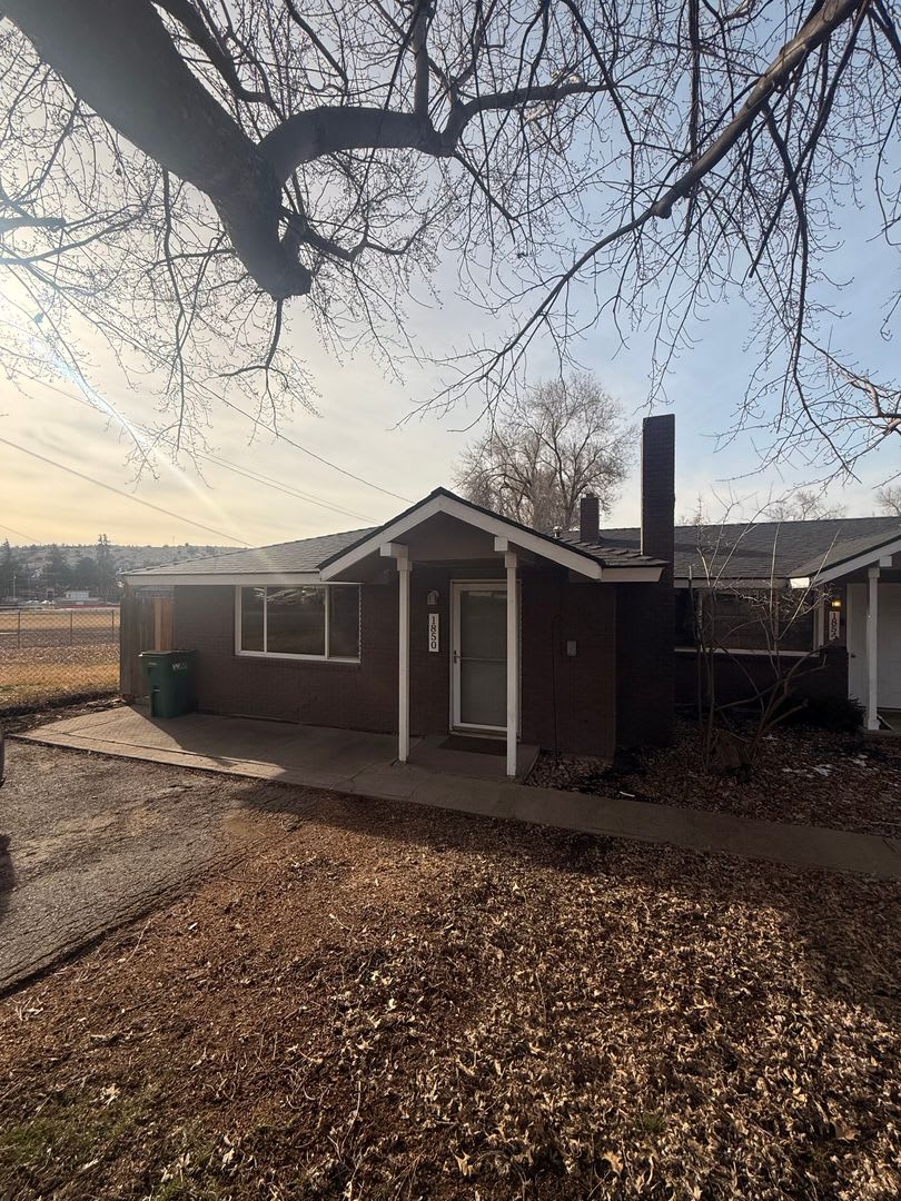 2 Bed 1 bath 1.5 miles from sky lakes and OIT