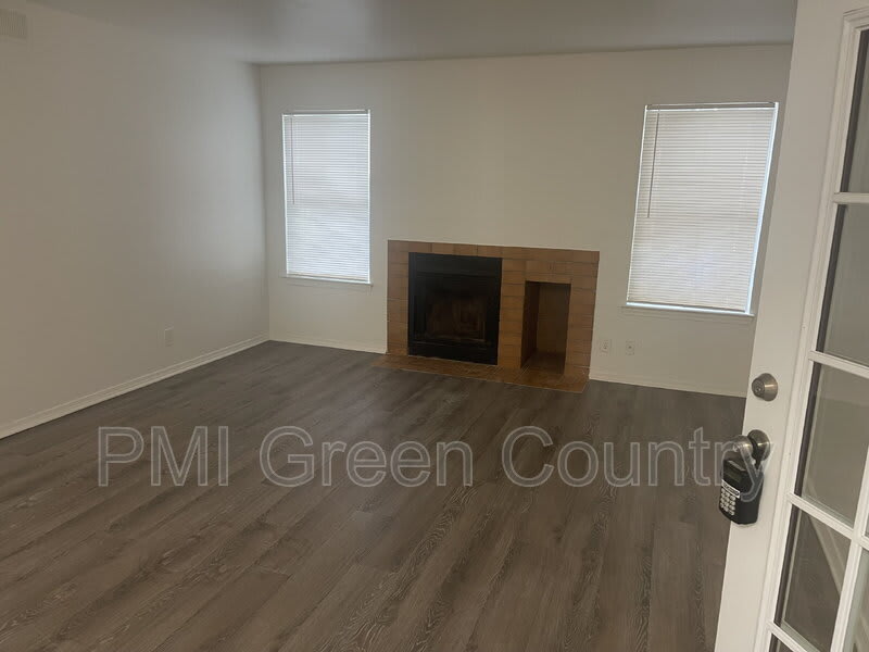 6657 S Victor Ave