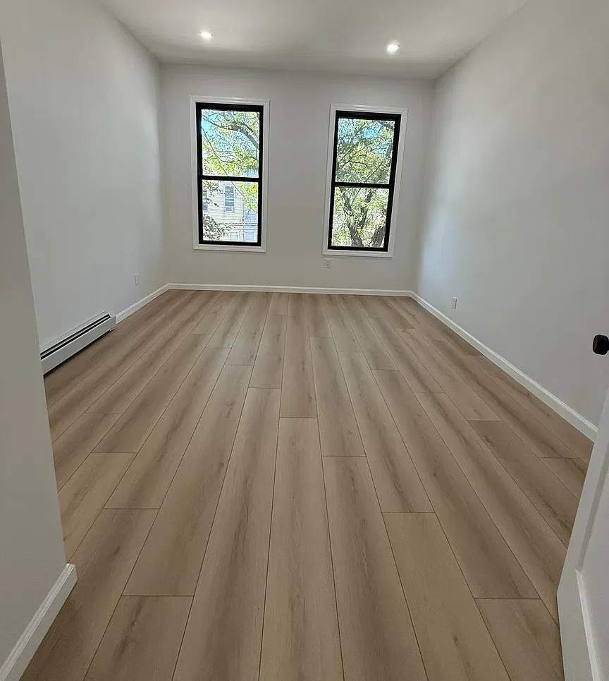 4-77 Grandview Avenue