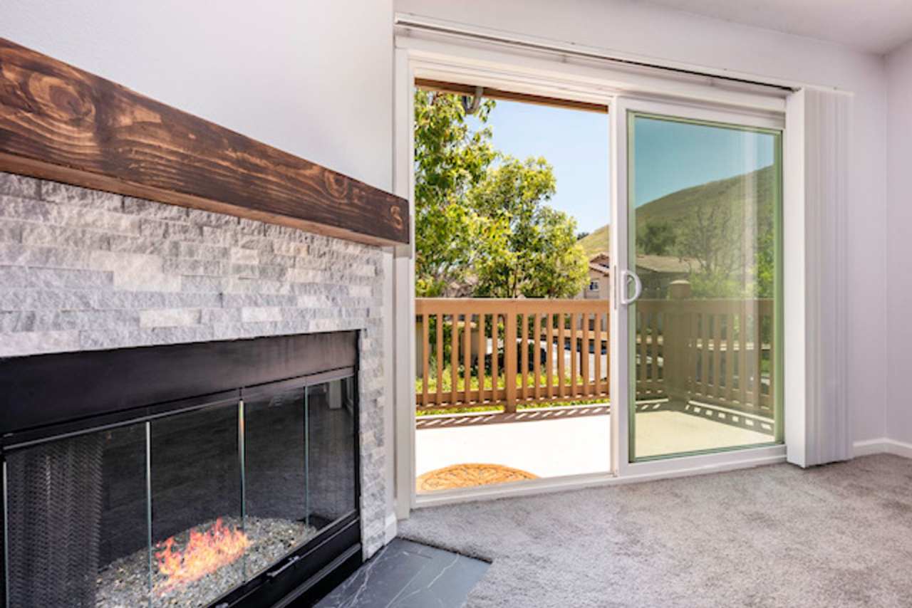 Upper 2 Bedroom, 2 Bath in Rancho Santa Margarita with Garage and Parking, be Home by New Years!