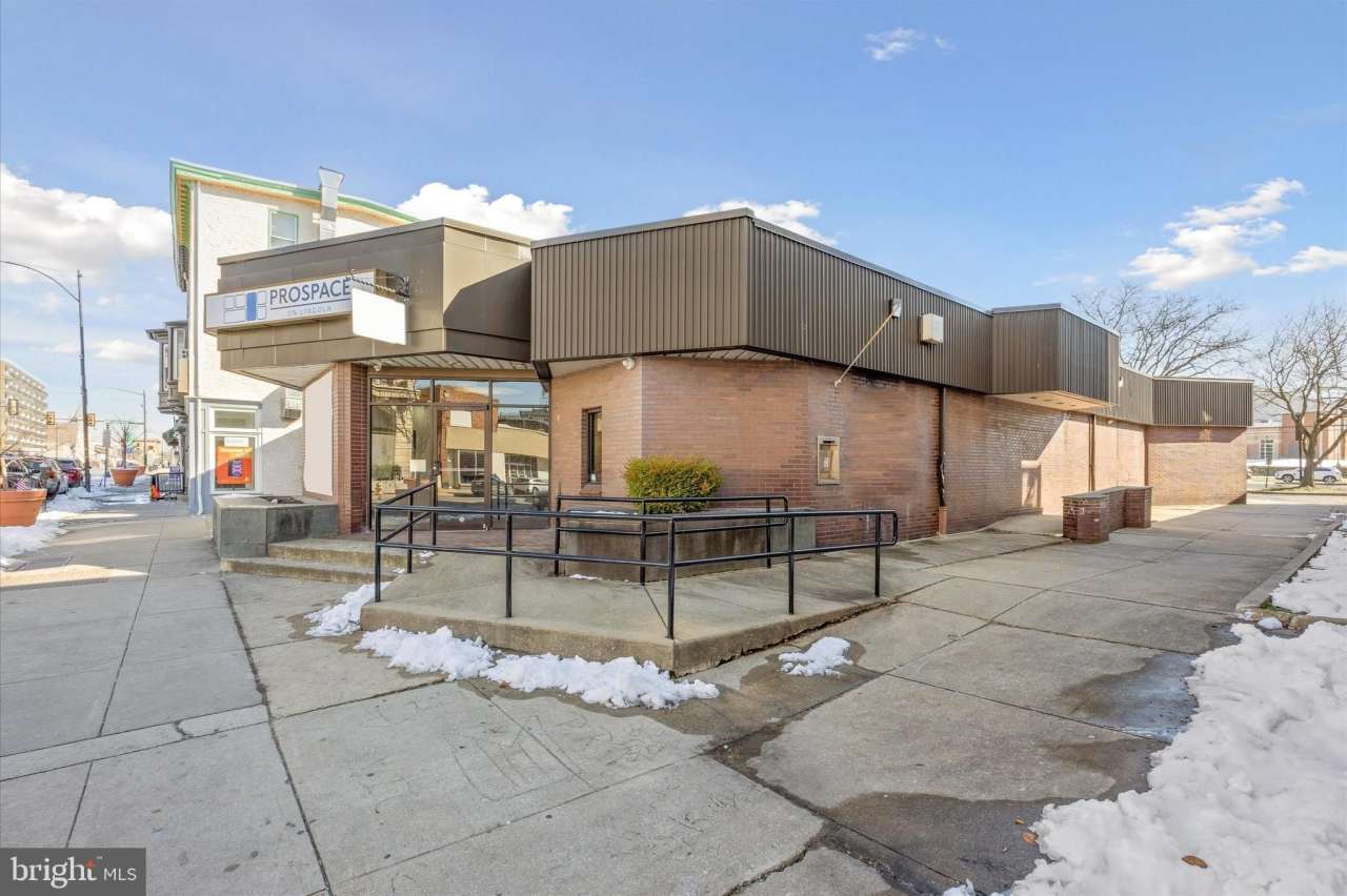 256 E LINCOLN Highway