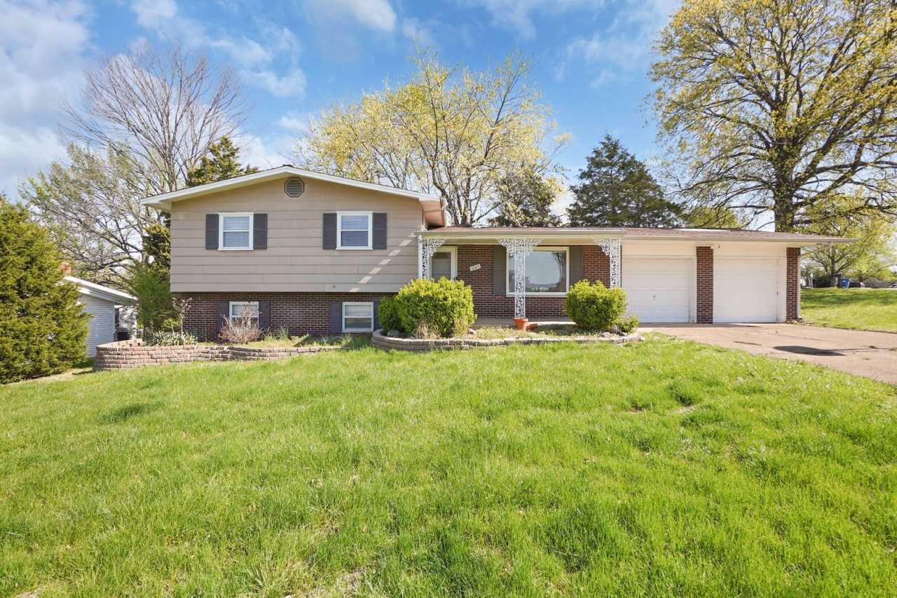 Spacious 4-Bedroom Home Near STL Airport in Bridgeton, MO