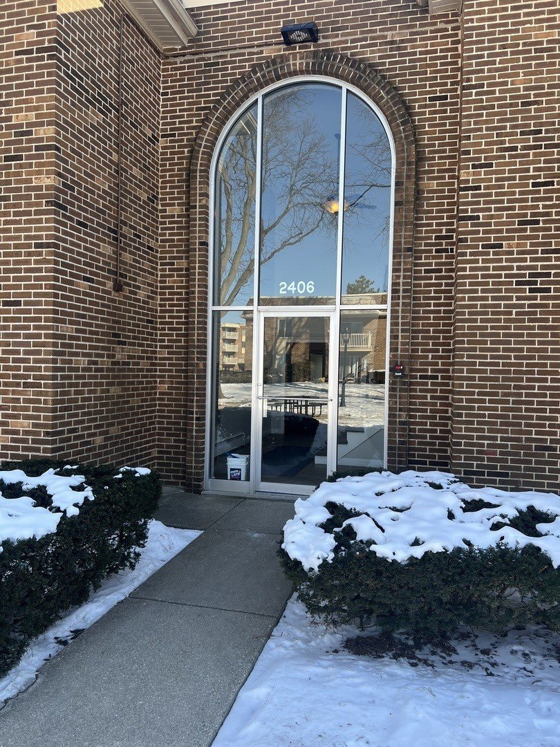 2406 N Kennicott Drive