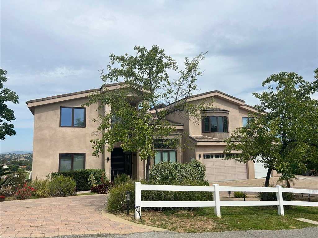 2557 Blaze Trail