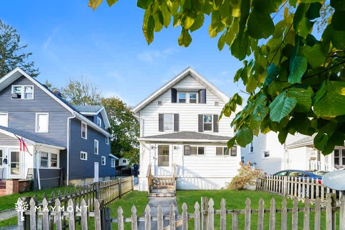 1029 Bloomfield Avenue