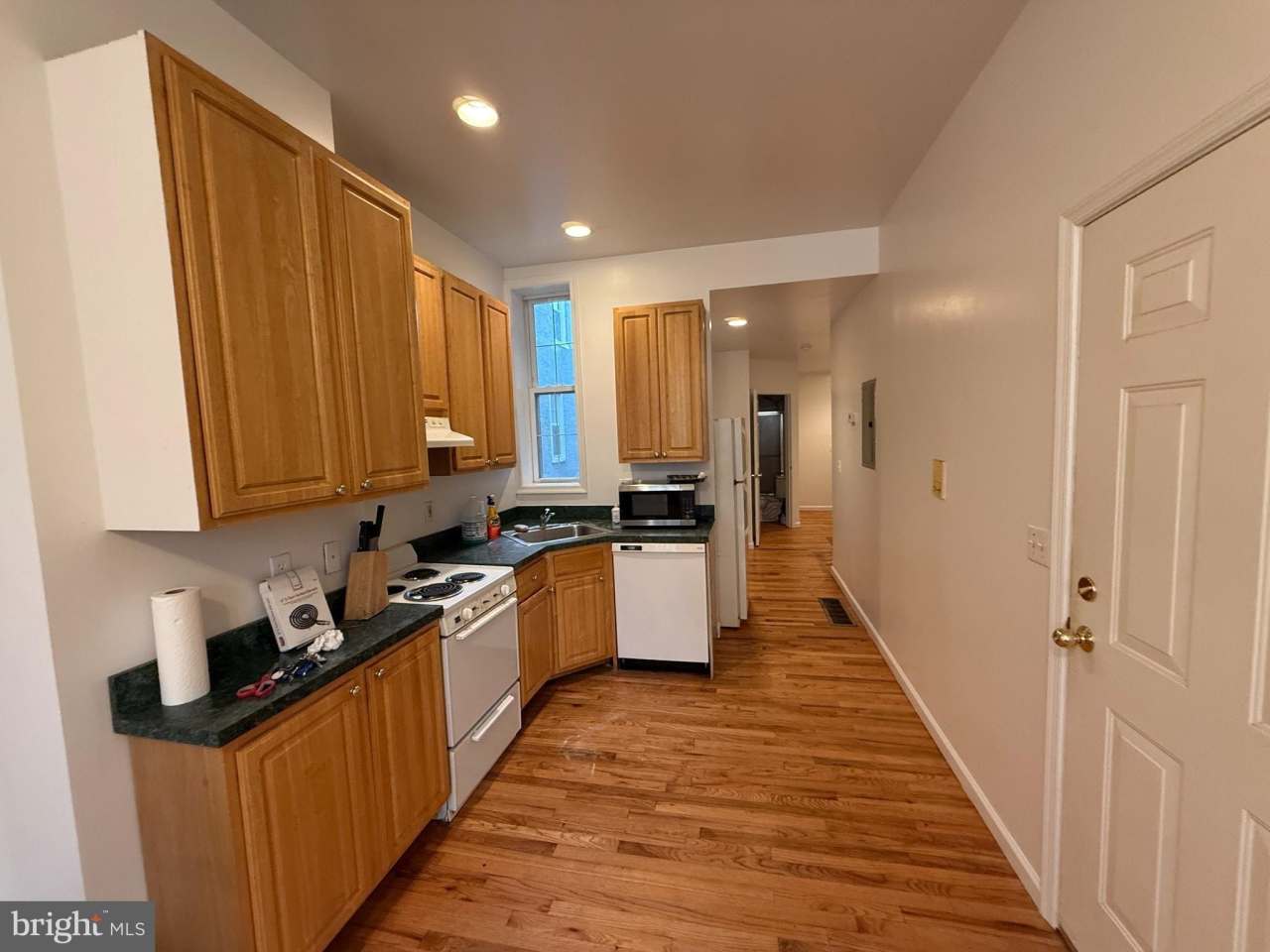 1541 W THOMPSON Street