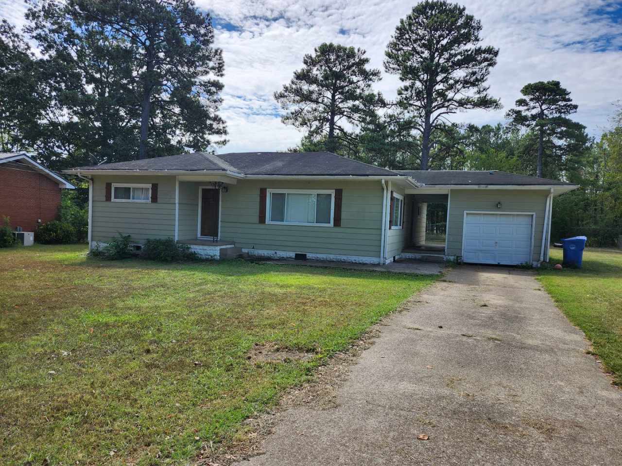 3 bedroom 2 bath home located in Brainerd TN