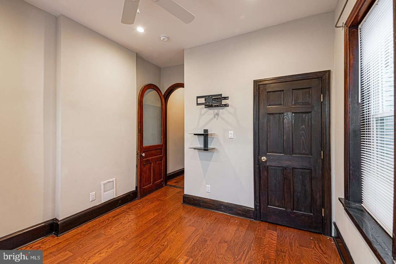 1525 N NEWKIRK STREET