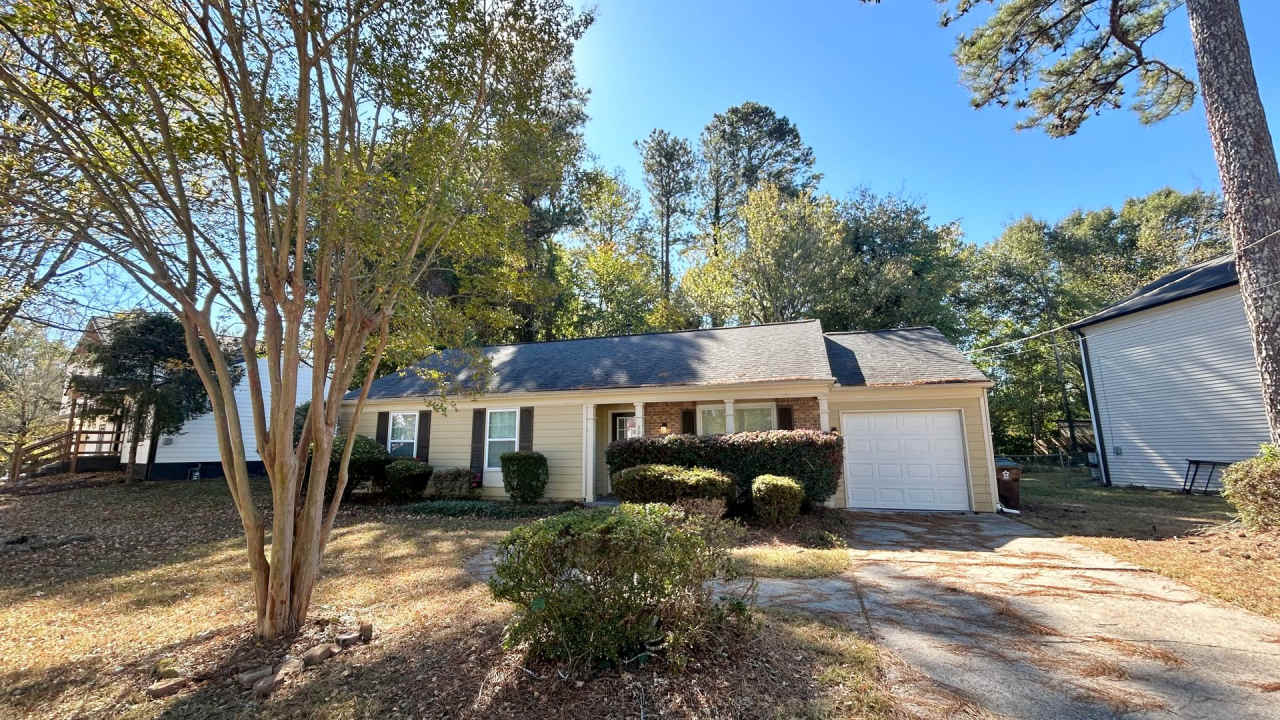 Alpharetta 3 Bedroom-2 Bathroom, Minutes From 400, Dining and Shopping.