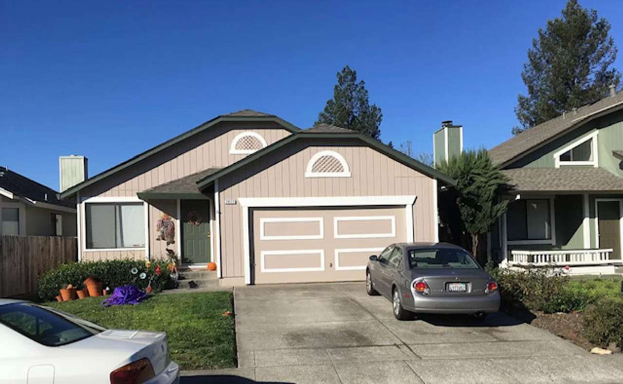 M Section ~ 3 Bedrooms ~ 2 Bathrooms ~ Conveniently Located