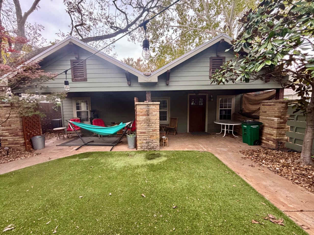 Cozy 2 Bedroom House in Rosedale!