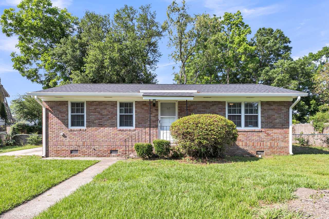 2 Bed with Flex Space 1 Bath Home in Heart of West Ashley