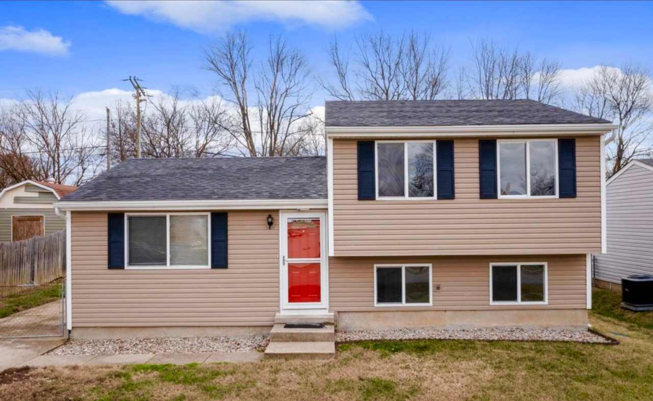 Newly Renovated Hillview Bi-Level!