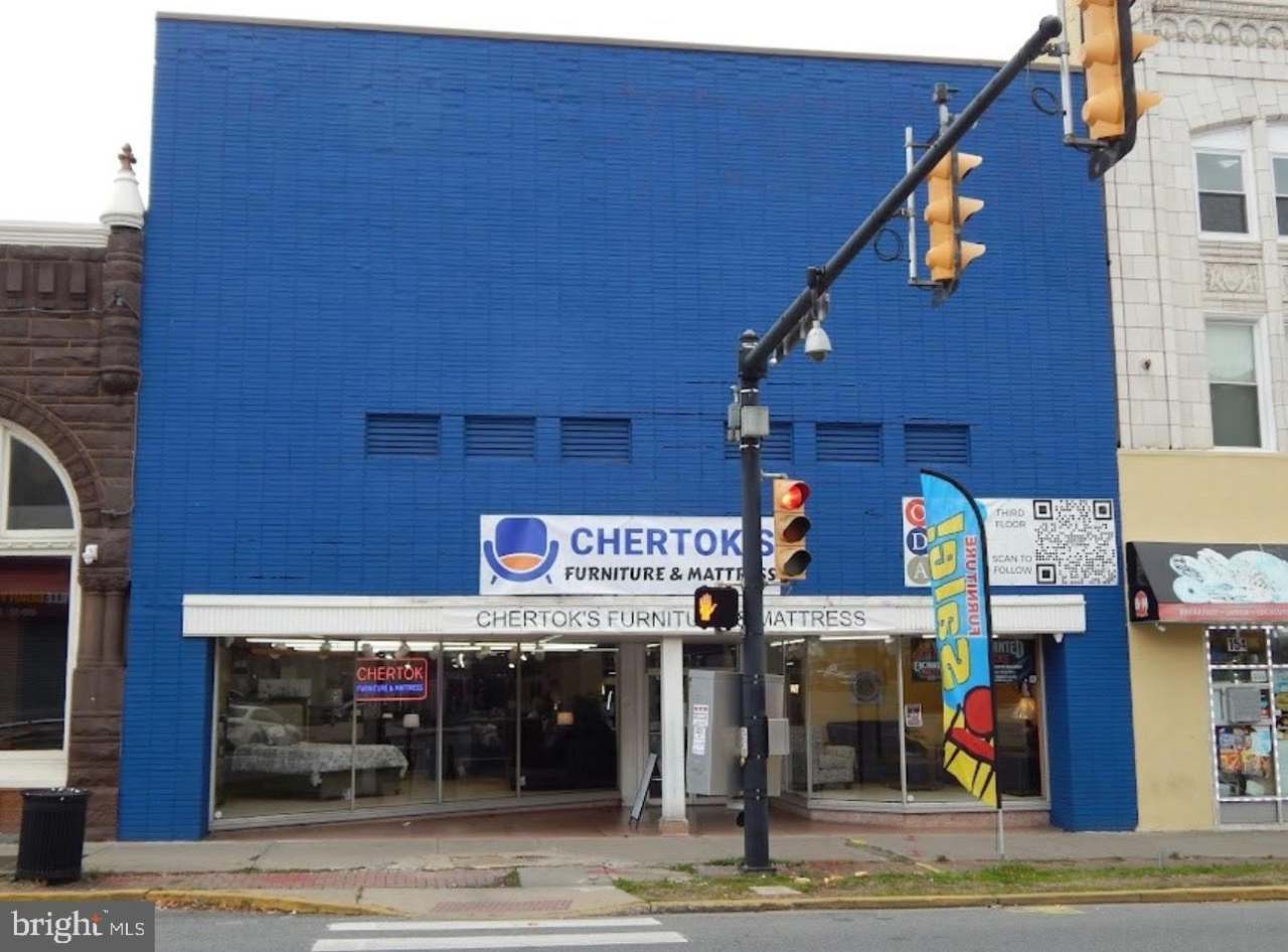 200 E LINCOLN Highway