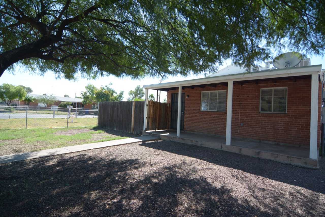 Updated 2 Bedroom 1 Bath Home! Great Central Location!