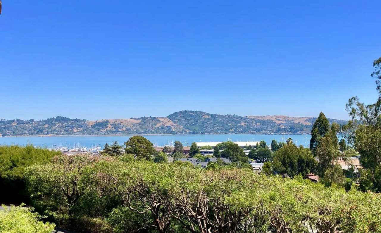 Charming, Furnished 1-bedroom Condo in Sausalito.