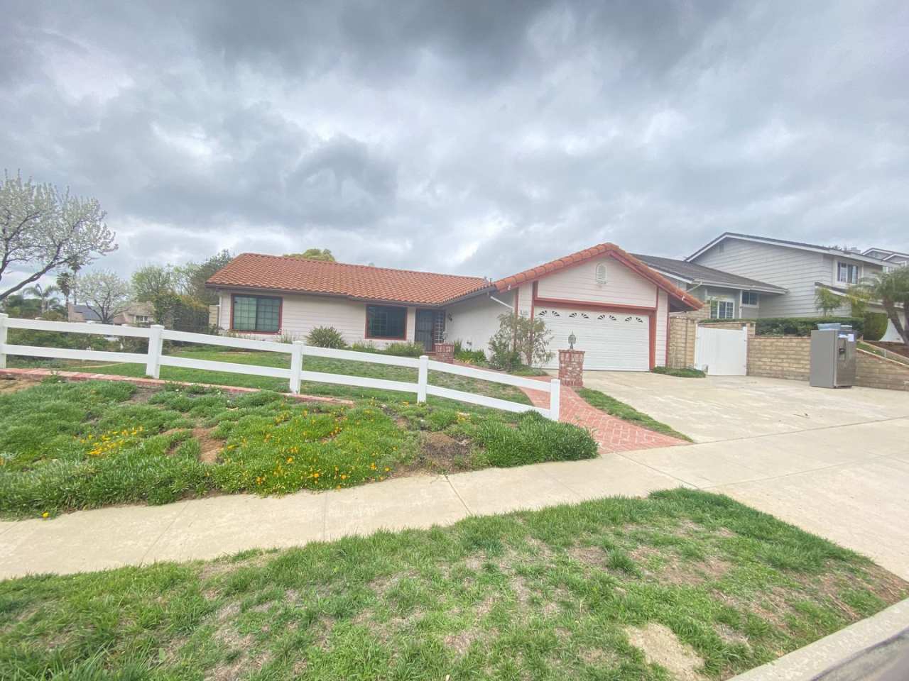 One story 4 bed, 3 bath corner house in lovely East Simi neighborhood