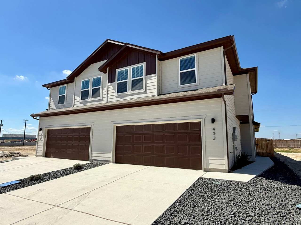 Want luxury living in the Far West ...Look no further...Amanda Park is it!