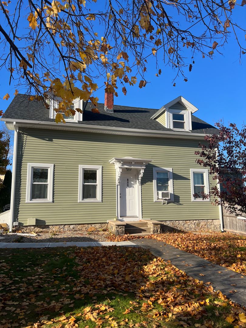 Spacious 3-Bedroom Home with Sunroom  Off-Street Parking in Johnston!