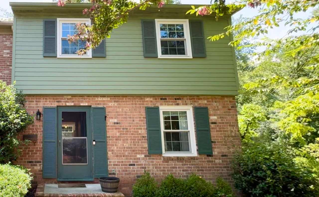Close to Stonefield Shopping, UVA and walk to Albemarle High School!