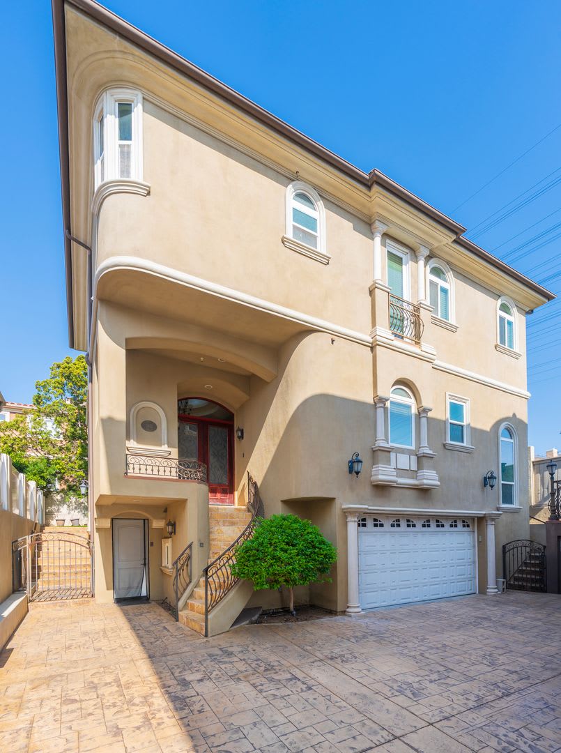 Luxury Detached Townhome in Redondo Beach
