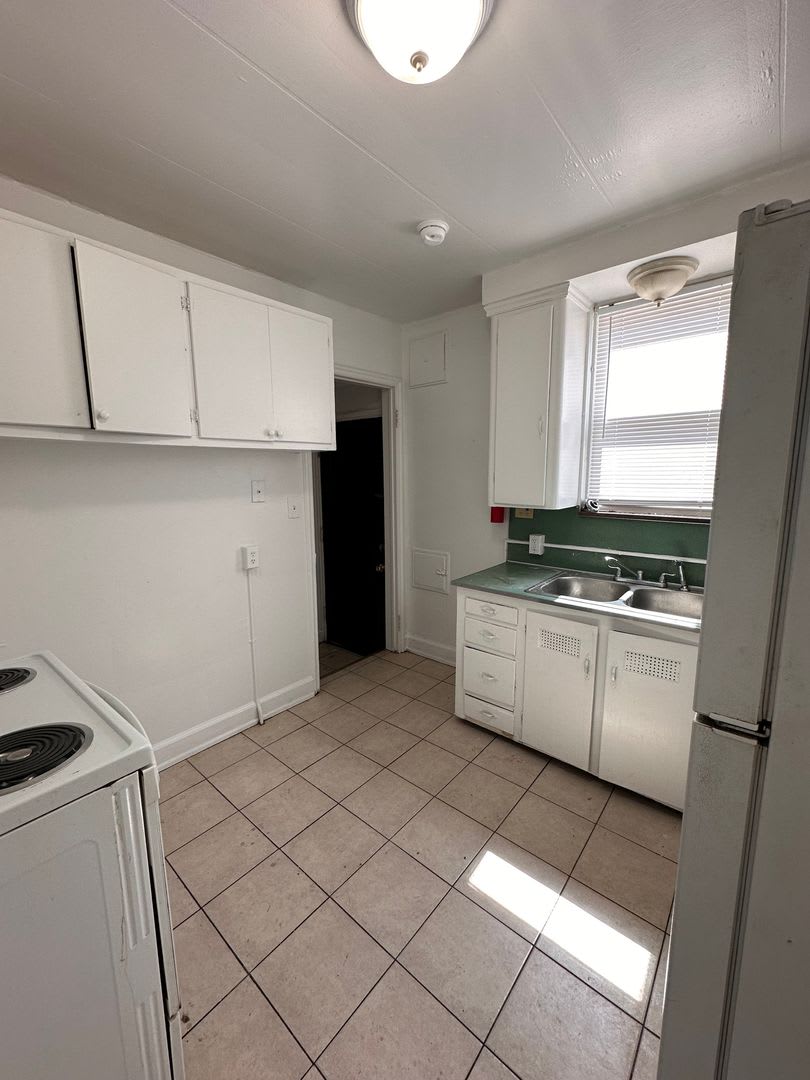 210 Perrin Street (Rolling Lakes Yacht Club LLC)