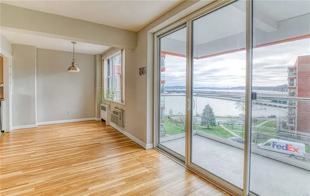 2 Salisbury Pt Apt 3A