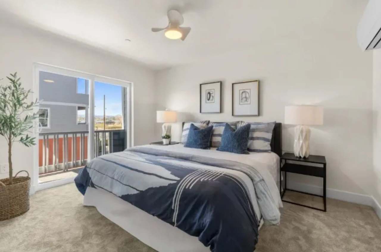 Gorgeous mountain-view 3 bedroom townhouse