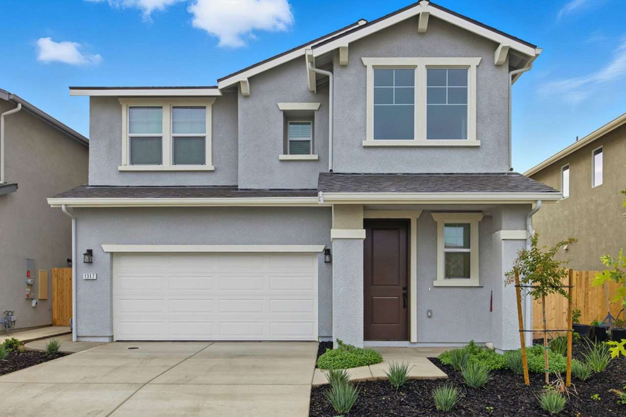 Brand New 4 Bedroom 3 Bathroom with solar in NW Visalia!!!