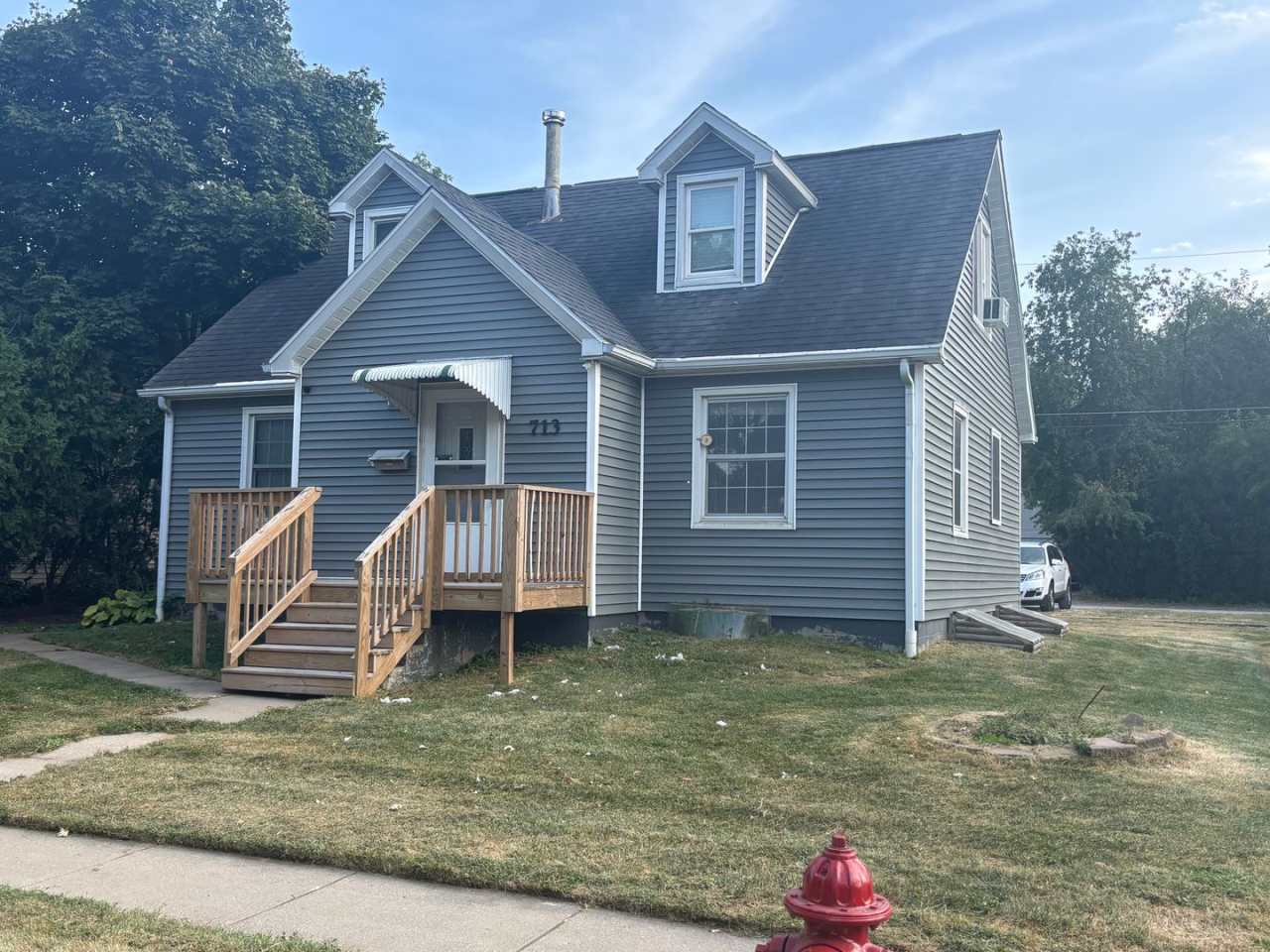 RENT REDUCED for 2025-2026!!! Beautiful 6 bedroom, 2 bath house just south of downtown Iowa City
