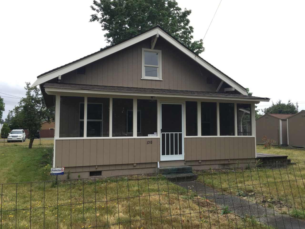3 Bdrm, 1 Bath Plus Bonus Room! Heart of Yelm! Fully Fenced Yard!