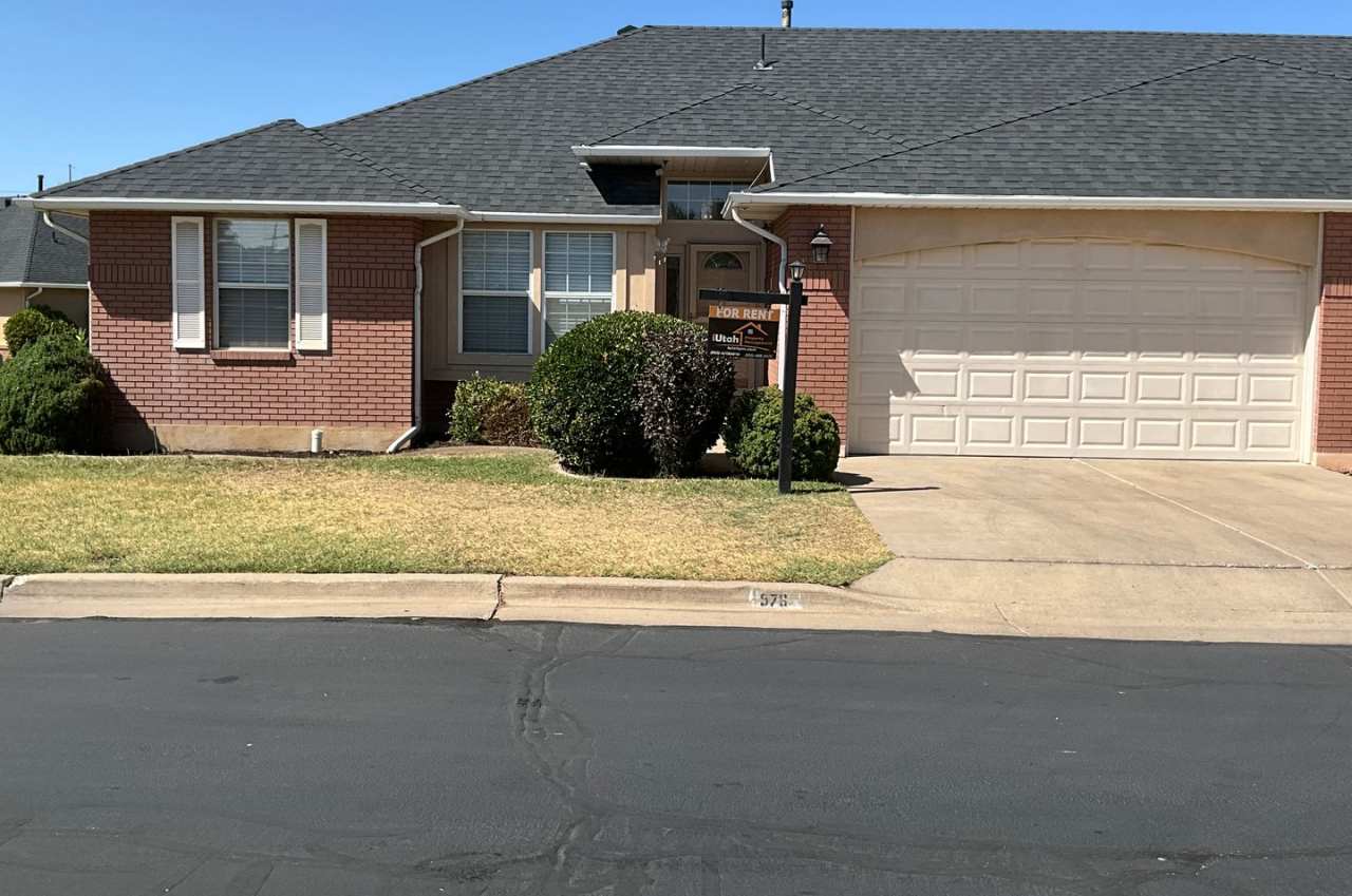 4 bdrm 3 bth Home 2 Car Garage- HOA with Pool