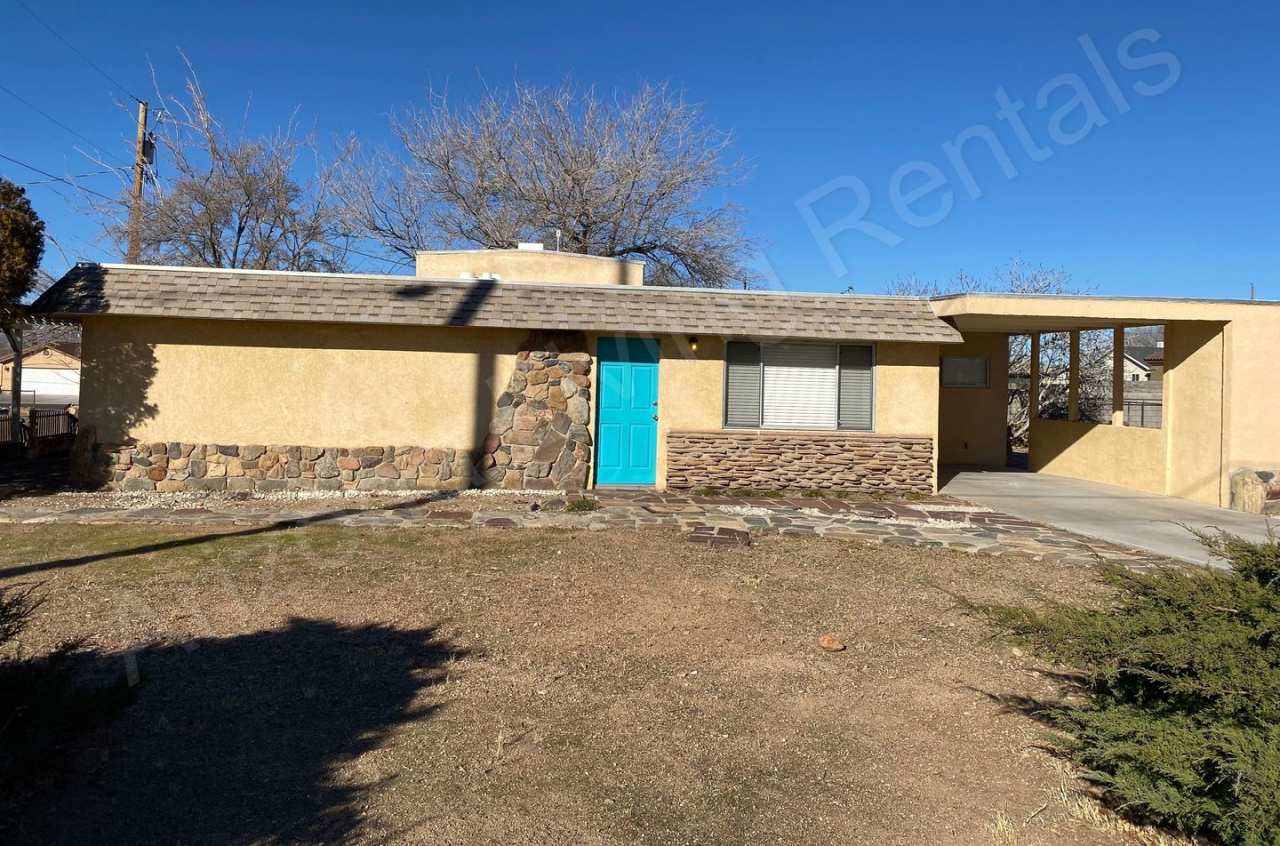 SINGLE FAMILY HOME WITH RV PARKING