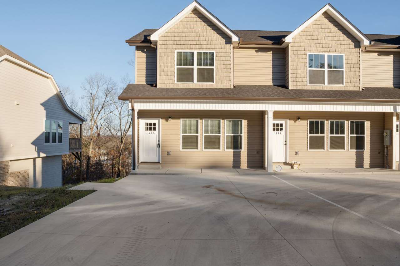 3 bedroom BRAND NEW Townhome in Cleveland!