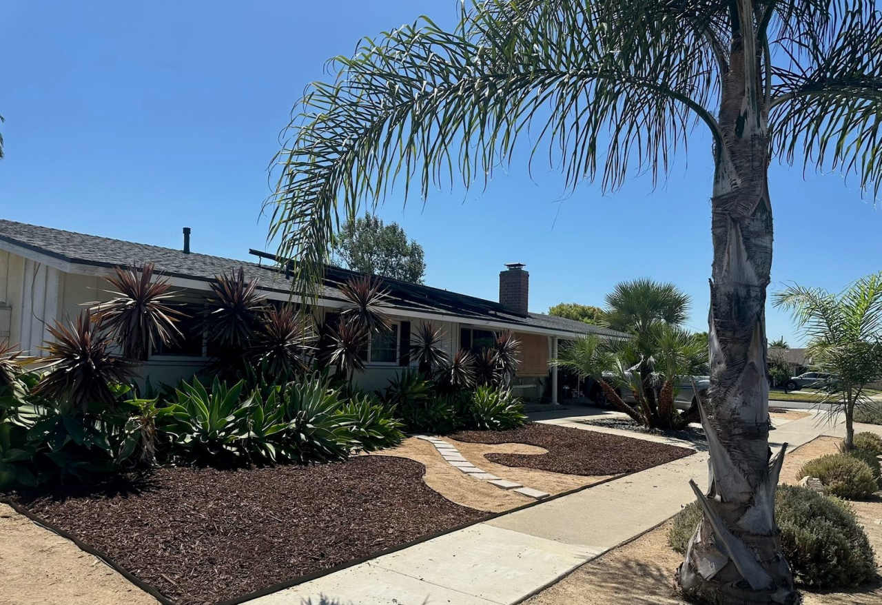 AMAZING INTERIOR 4 BEDROOM / 2 BATHROOM REMODELED HOUSE