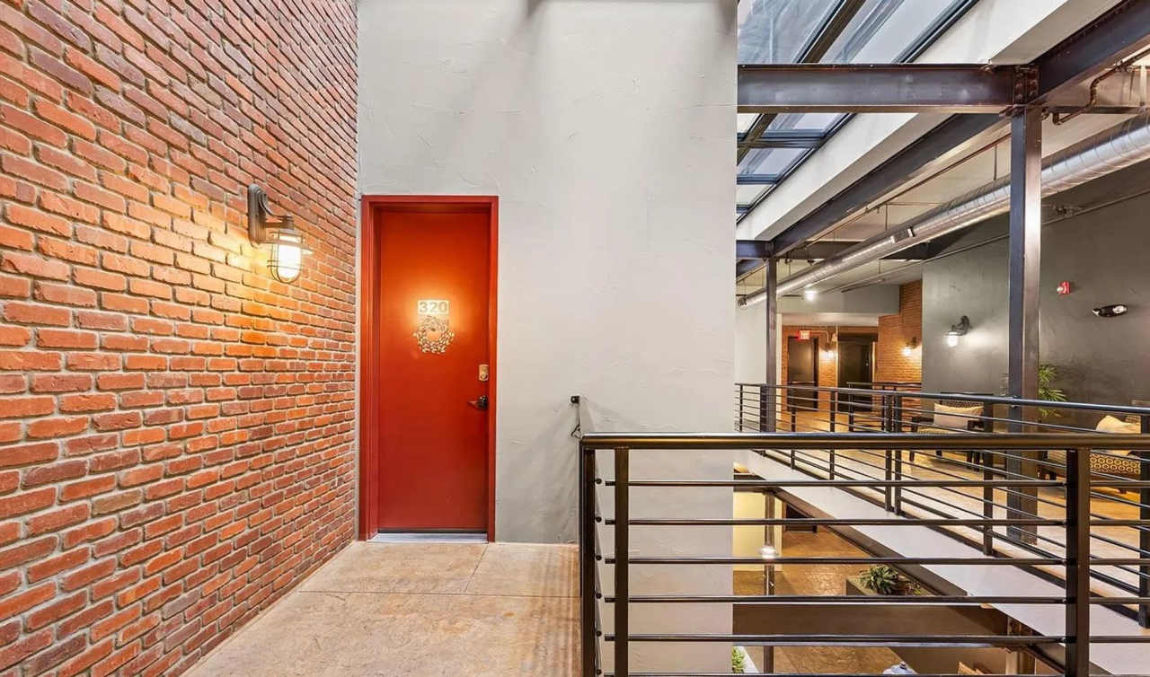 Luxury Old Town Loft in the Prestigious Magnolia Building