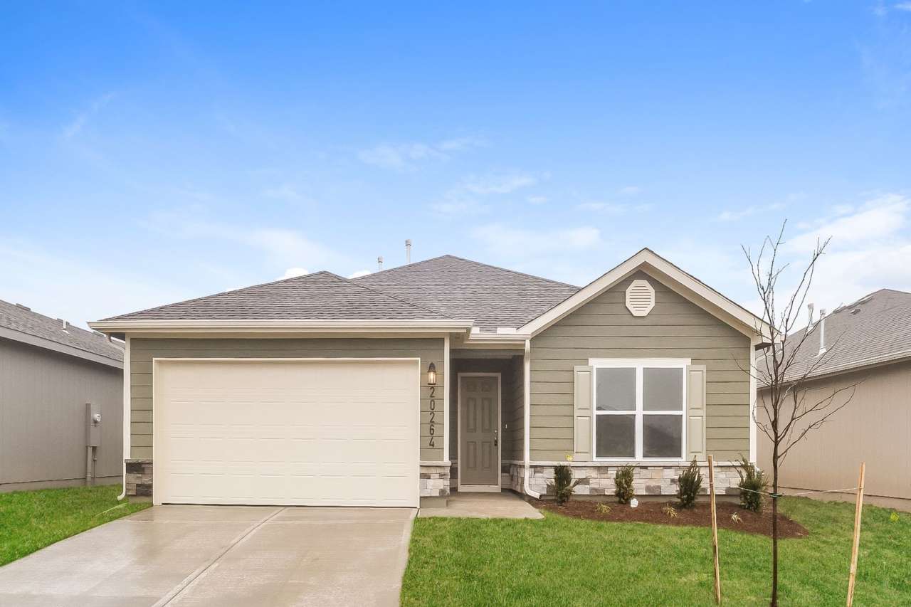 New neighborhood w/amendities!!! 3 Bed / 2 Bath in Spring Hill, KS - ASK ABOUT THE FEB MOVE-IN SPECIAL