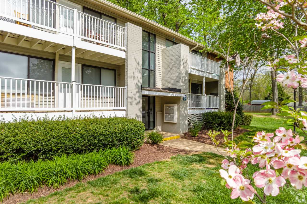 Cardinal Court Apartments